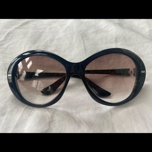 Black Gucci Jackie O sunglasses silver GG